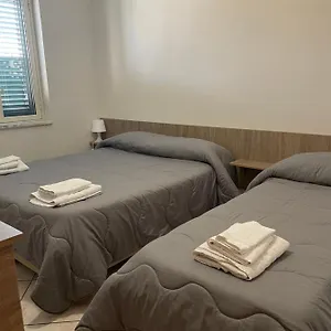  Gasthof Airport Tourist's House Italien